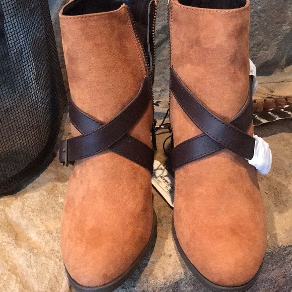 Tan/butterscotch colored booties, faux suede - Picture 2 of 4